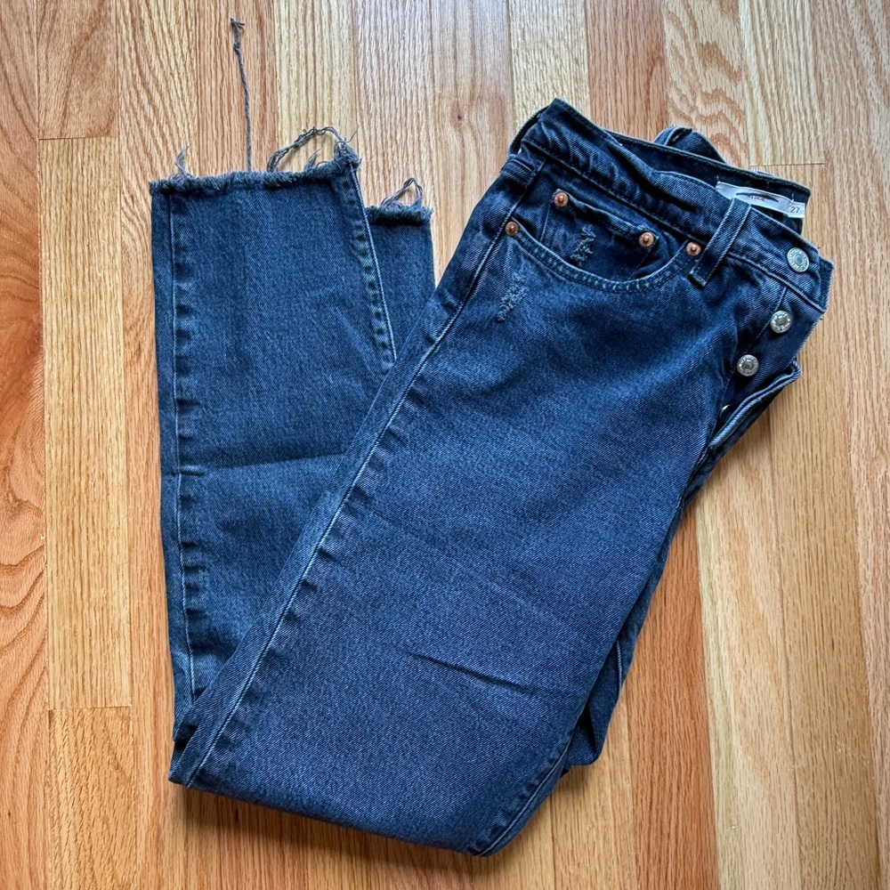 Levi’s wedgie blue jeans